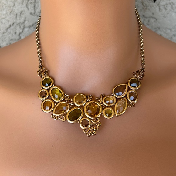 Fashion Jewelry Jewelry - Sophisticated Multicolored Stone Gold Tone Statement Necklace